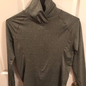 Let’s stay warm! Quick Dry fitted top!